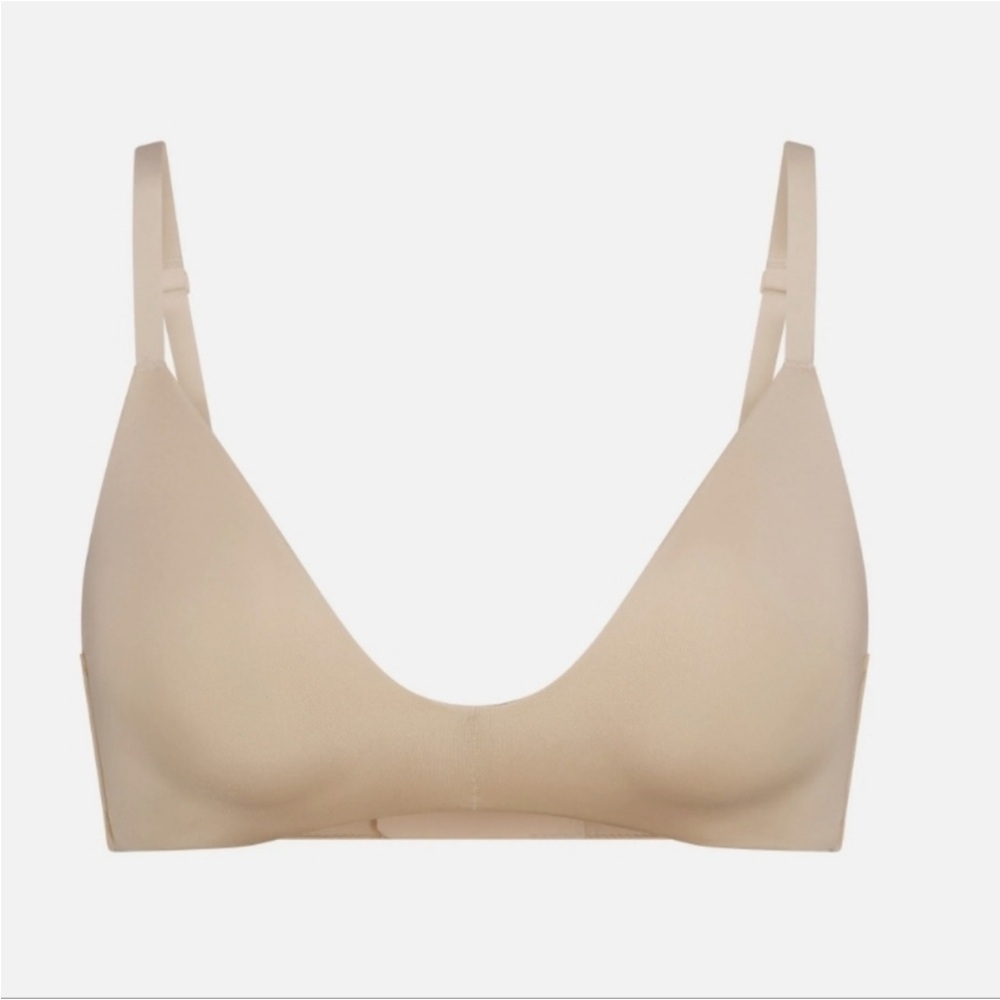 SKIMS Wireless Form T Shirt Demi Bra sand